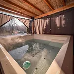 펜션 Aloha Glamp - Caloroczny Glamping Nad Rzeka Z Prywatna Balia - Stok Narciarski, Gory, Lasy, Sauna Zagornik