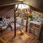 Aloha Glamp - Caloroczny Glamping Nad Rzeka Z Prywatna Balia - Stok Narciarski, Gory, Lasy, Sauna 펜션