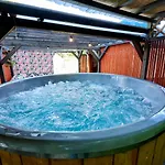 Aloha Glamp - Caloroczny Glamping Nad Rzeka Z Prywatna Balia - Stok Narciarski, Gory, Lasy, Sauna Nyaraló Zagornik