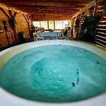 Nyaraló Aloha Glamp - Caloroczny Glamping Nad Rzeka Z Prywatna Balia - Stok Narciarski, Gory, Lasy, Sauna Zagornik