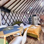 Nyaraló Aloha Glamp - Caloroczny Glamping Nad Rzeka Z Prywatna Balia - Stok Narciarski, Gory, Lasy, Sauna Zagornik
