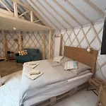 Aloha Glamp - Caloroczny Glamping Nad Rzeka Z Prywatna Balia - Stok Narciarski, Gory, Lasy, Sauna Nyaraló *