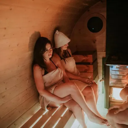 Aloha Glamp - Caloroczny Glamping Nad Rzeka Z Prywatna Balia - Stok Narciarski, Gory, Lasy, Sauna Feriehus