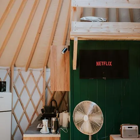 Aloha Glamp - Caloroczny Glamping Nad Rzeka Z Prywatna Balia - Stok Narciarski, Gory, Lasy, Sauna Feriehus *