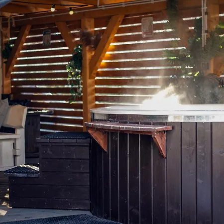 Holiday home Aloha Glamp - Okragle Przy Rzece - Balia I Sauna - Energylandia Zagornik