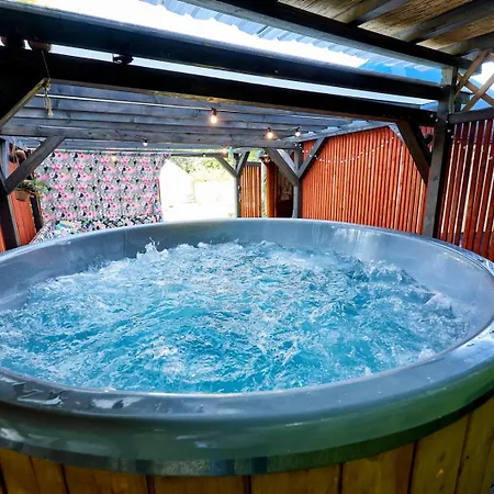 Aloha Glamp - Caloroczny Glamping Nad Rzeka Z Prywatna Balia - Stok Narciarski, Gory, Lasy, Sauna Σπίτι διακοπών Zagornik