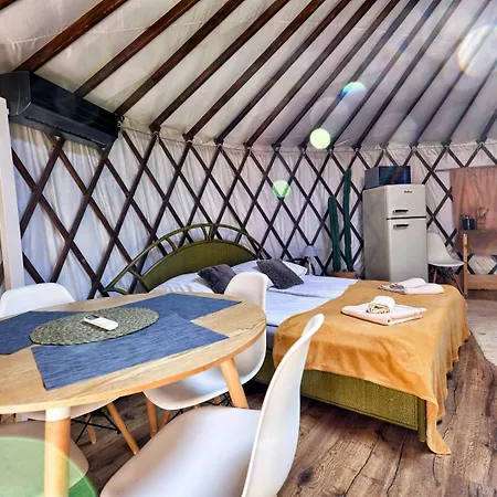 Feriehus Aloha Glamp - Caloroczny Glamping Nad Rzeka Z Prywatna Balia - Stok Narciarski, Gory, Lasy, Sauna Zagornik