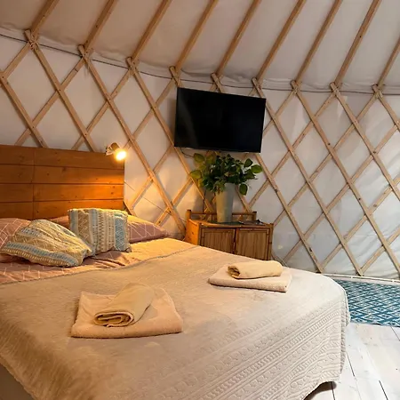 Aloha Glamp - Caloroczny Glamping Nad Rzeka Z Prywatna Balia - Stok Narciarski, Gory, Lasy, Sauna * Zagornik