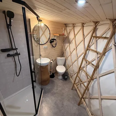 Aloha Glamp - Caloroczny Glamping Nad Rzeka Z Prywatna Balia - Stok Narciarski, Gory, Lasy, Sauna Feriehus