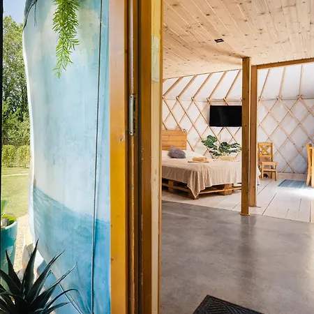 Aloha Glamp - Caloroczny Glamping Nad Rzeka Z Prywatna Balia - Stok Narciarski, Gory, Lasy, Sauna Feriehus *