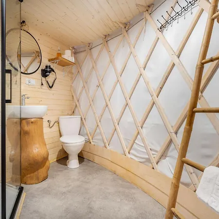 Feriehus Aloha Glamp - Caloroczny Glamping Nad Rzeka Z Prywatna Balia - Stok Narciarski, Gory, Lasy, Sauna Zagornik