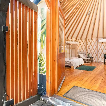 Aloha Glamp - Caloroczny Glamping Nad Rzeka Z Prywatna Balia - Stok Narciarski, Gory, Lasy, Sauna Feriehus Zagornik