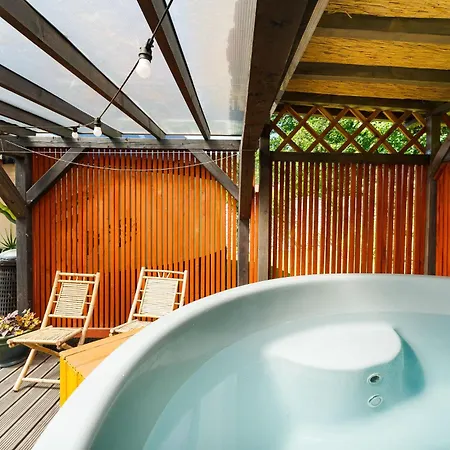 Feriehus Aloha Glamp - Caloroczny Glamping Nad Rzeka Z Prywatna Balia - Stok Narciarski, Gory, Lasy, Sauna *