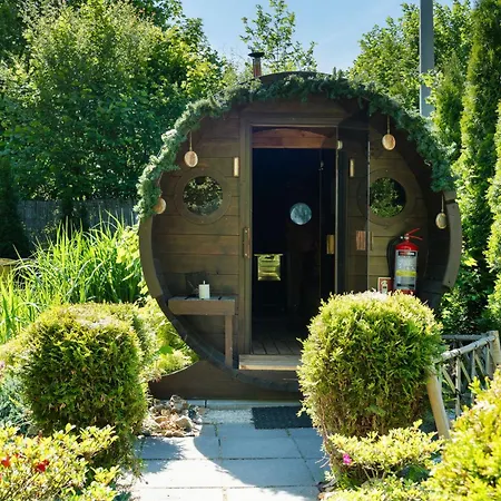 Feriehus Aloha Glamp - Caloroczny Glamping Nad Rzeka Z Prywatna Balia - Stok Narciarski, Gory, Lasy, Sauna Zagornik