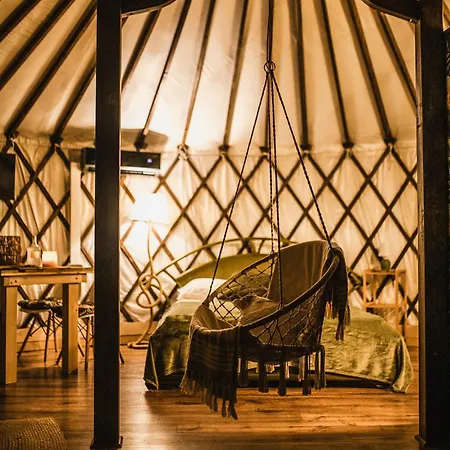 Prázdninový dům Aloha Glamp - Caloroczny Glamping Nad Rzeka Z Prywatna Balia - Stok Narciarski, Gory, Lasy, Sauna Zagornik